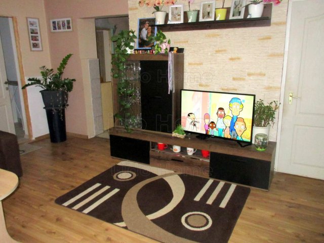 Eladó családi ház, Karádon 35 M Ft, 2 szobás