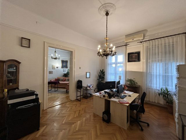 Eladó téglalakás, Budapesten, VI. kerületben 180 M Ft