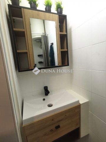 Eladó téglalakás, Lábatlanon 26.9 M Ft, 1 szobás