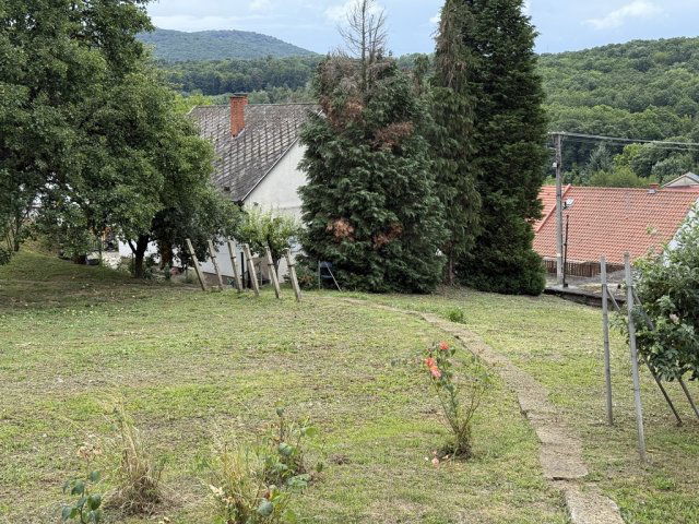 Eladó családi ház, Komlón 25.9 M Ft, 3 szobás