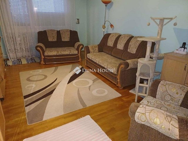 Eladó panellakás, Veszprémben 42 M Ft, 2 szobás