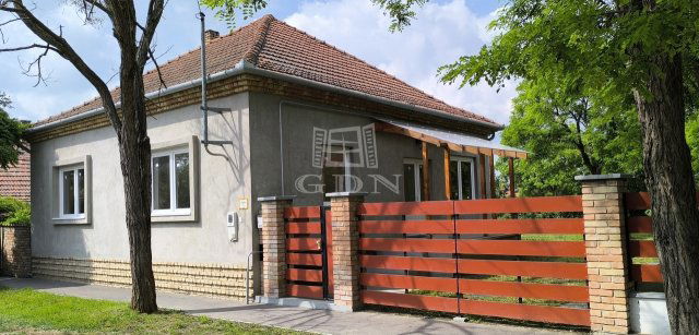 Eladó családi ház, Tiszaszigeten 54.9 M Ft, 3 szobás