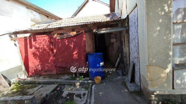 Eladó családi ház, Jászberényben 33 M Ft, 2+1 szobás