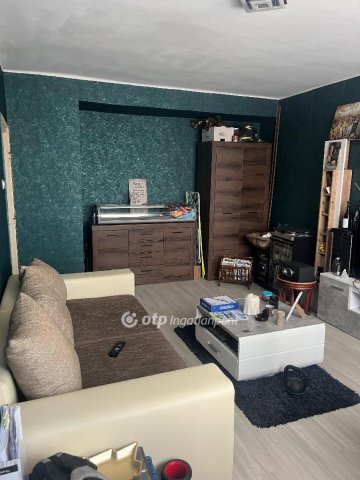 Eladó téglalakás, Ajkán 29 M Ft, 1+1 szobás