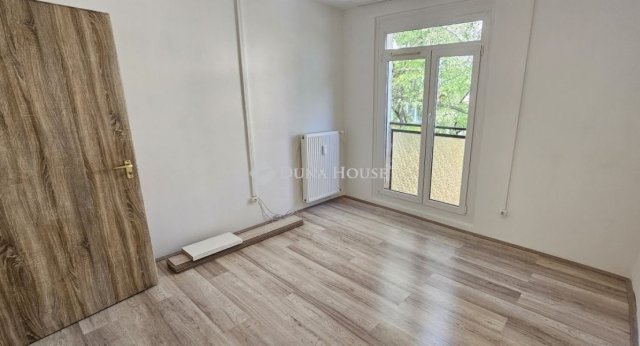 Eladó panellakás, Pécsett 49.9 M Ft, 2 szobás