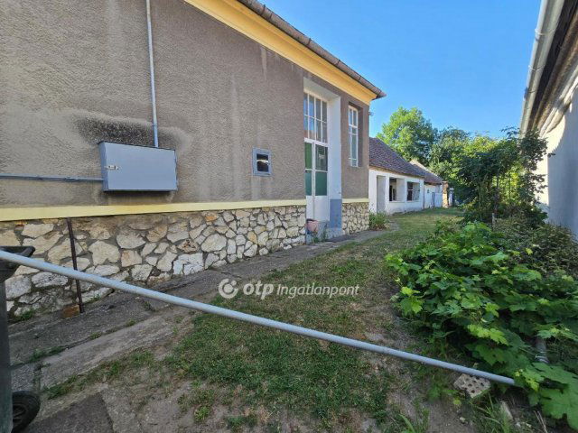 Eladó családi ház, Bébén 19.9 M Ft, 2 szobás