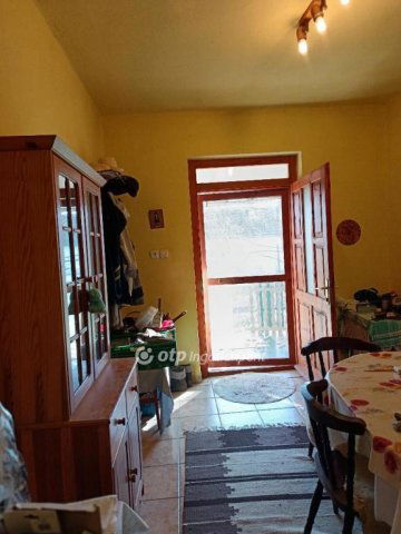 Eladó családi ház, Zsákán 15 M Ft, 3 szobás