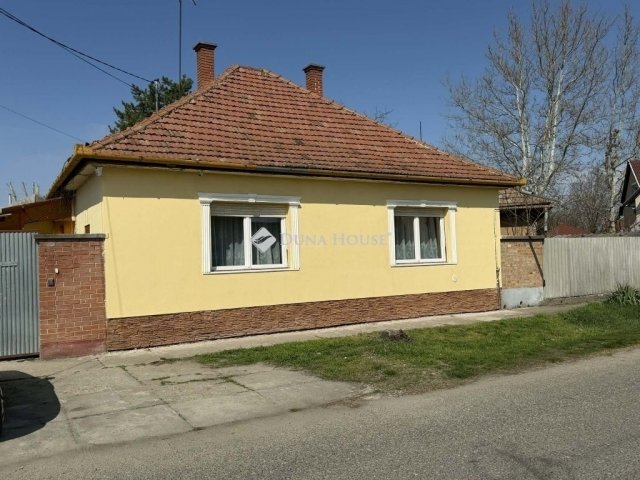 Eladó családi ház, Cegléden 57.99 M Ft, 5 szobás