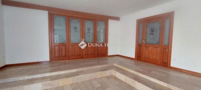 Eladó családi ház, Makón 79.99 M Ft, 4 szobás