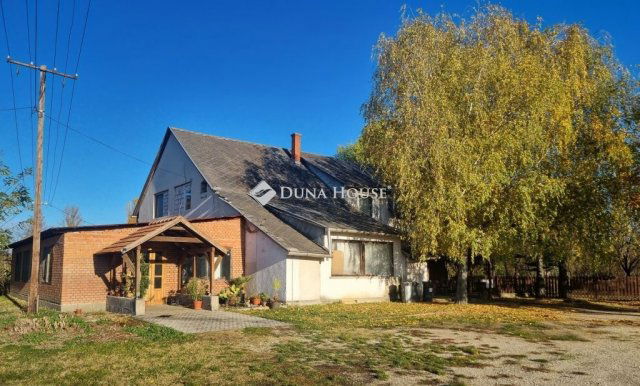 Eladó családi ház, Papkeszin 89.9 M Ft, 9 szobás