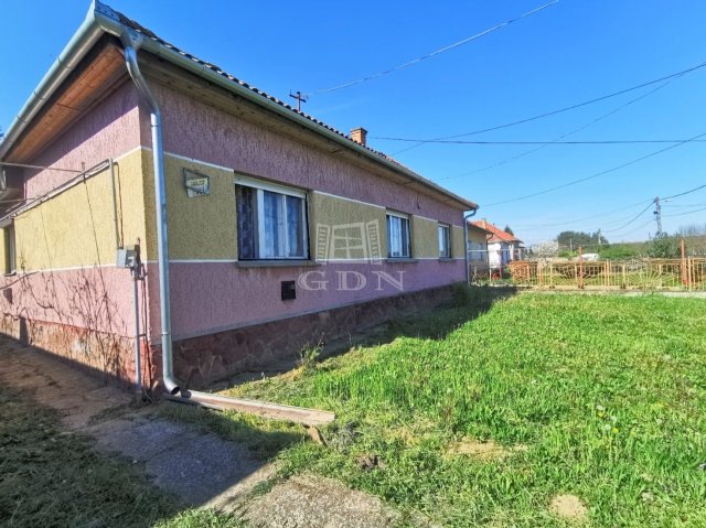 Eladó családi ház, Tófejen 29.9 M Ft, 3+1 szobás