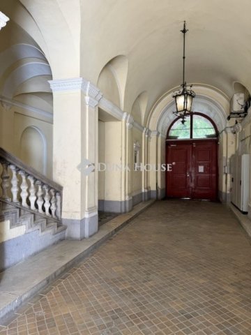 Eladó téglalakás, Budapesten, VI. kerületben 89.9 M Ft, 2 szobás