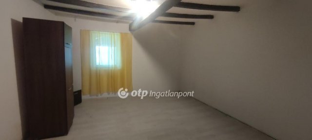 Eladó családi ház, Tiszaföldváron 10 M Ft, 3 szobás