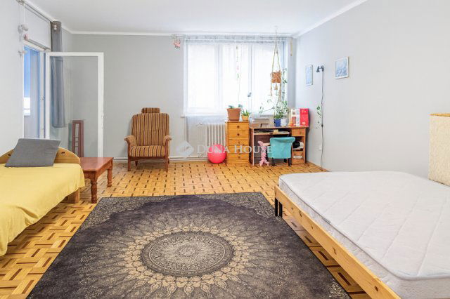 Kiadó téglalakás, albérlet, Debrecenben 190 E Ft / hó, 3 szobás