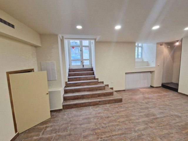 Eladó üzlethelyiség, Budapesten, VI. kerületben, Ó utcában