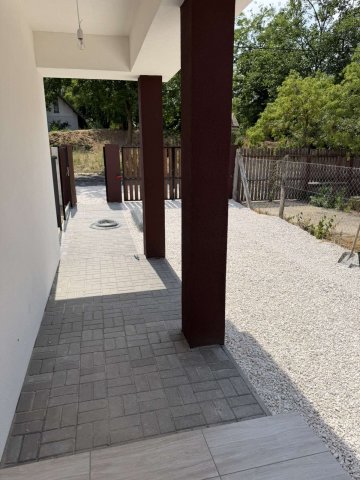 Eladó ikerház, Veresegyházon 0.115 M Ft, 4 szobás