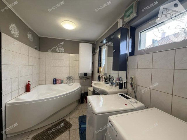 Eladó családi ház, Kecskeméten 27.99 M Ft, 2 szobás