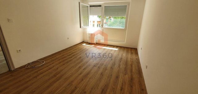 Eladó panellakás, Pécsett, Maléter Pál úton 38.5 M Ft