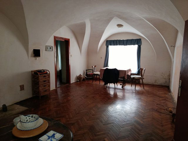 Eladó téglalakás, Sopronban 37 M Ft, 2+1 szobás