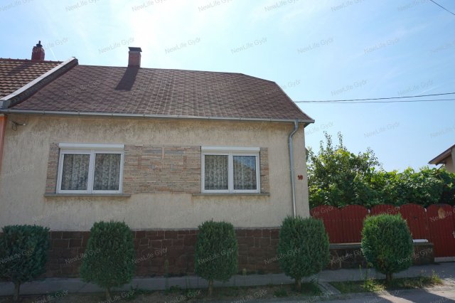 Eladó családi ház, Győrött 86.5 M Ft, 3 szobás