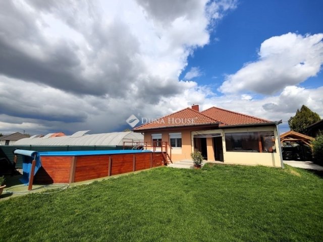 Eladó családi ház, Szigethalmon 124.9 M Ft, 4 szobás