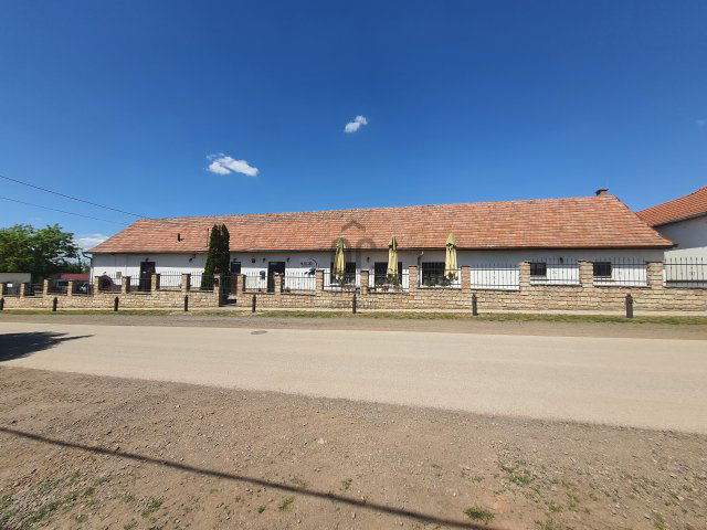 Eladó üzlethelyiség, Gyöngyöshalászon 195 M Ft