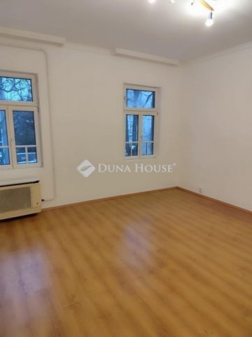 Eladó téglalakás, Budapesten, XIV. kerületben 43.5 M Ft