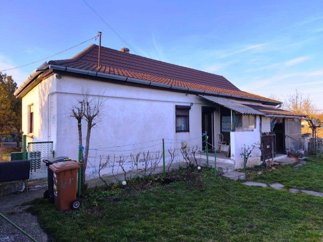 Eladó családi ház, Baracskán 49.9 M Ft, 2 szobás