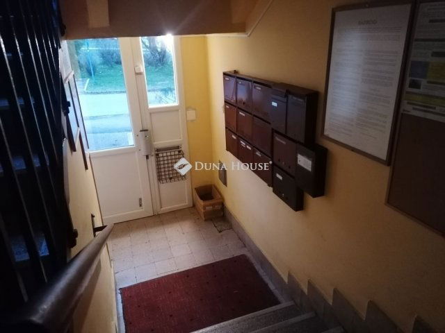 Eladó téglalakás, Pécsett 40.8 M Ft, 2 szobás