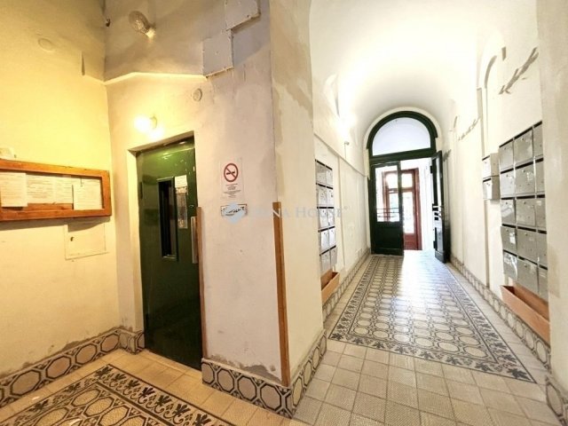 Eladó téglalakás, Budapesten, V. kerületben 114.88 M Ft