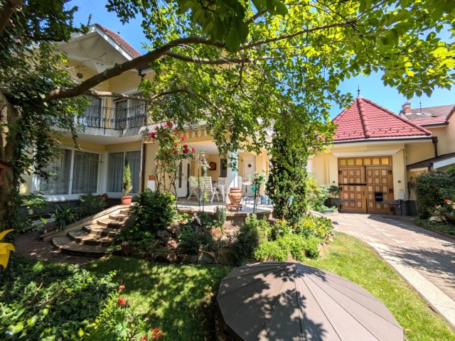 Eladó családi ház, Debrecenben 299 M Ft, 6 szobás