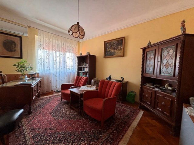 Eladó téglalakás, Pécsett, Sánc utcában 64 M Ft, 2+1 szobás