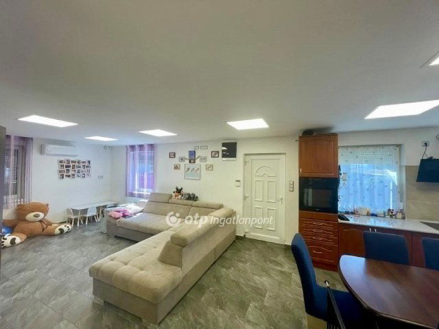 Eladó családi ház, Nyáregyházán 63.9 M Ft, 1+1 szobás