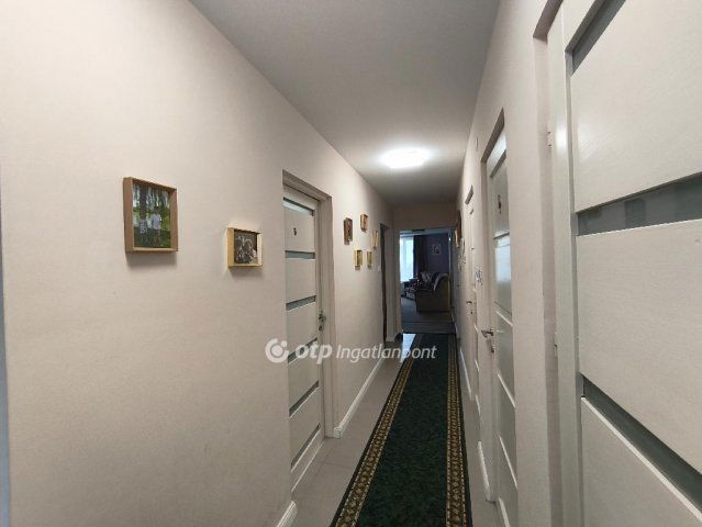 Eladó családi ház, Velencén 220 M Ft, 4 szobás