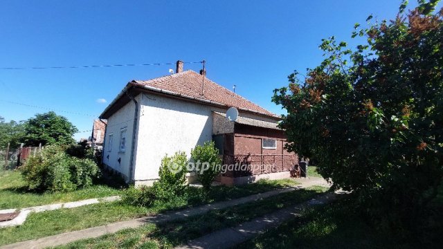 Eladó családi ház, Ecsegfalván 9.9 M Ft, 2 szobás