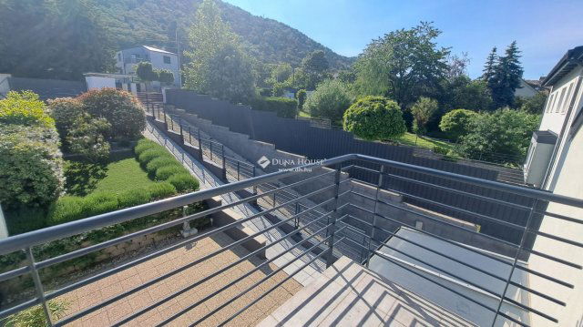 Eladó téglalakás, Budapesten, III. kerületben 219.9 M Ft