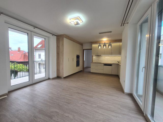 Kiadó téglalakás, albérlet, Győrött 300 E Ft / hó, 3 szobás