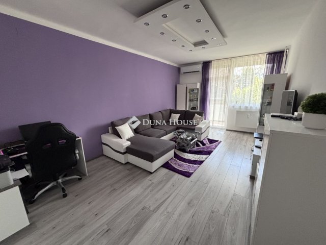 Eladó téglalakás, Almásfüzitőn 58 M Ft, 3 szobás