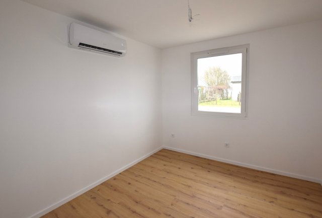 Eladó ikerház, Hajdúsámsonon 94 M Ft, 3+1 szobás