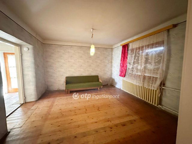 Eladó családi ház, Bugyin 43.5 M Ft, 2 szobás