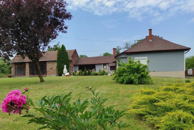 Eladó családi ház, Csesztregen 55 M Ft, 2 szobás