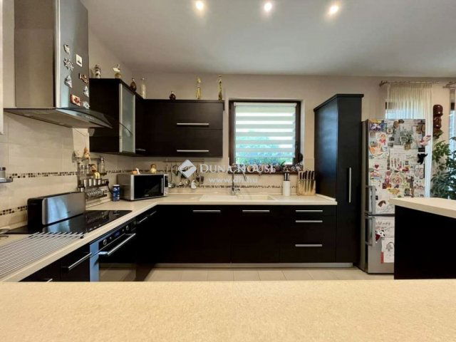 Eladó családi ház, Kecskeméten 150 M Ft, 4 szobás