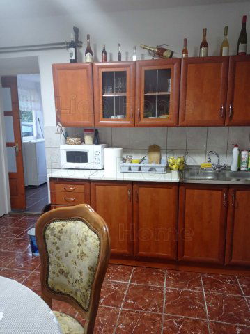 Eladó családi ház, Tamásiban 30 M Ft, 9+2 szobás