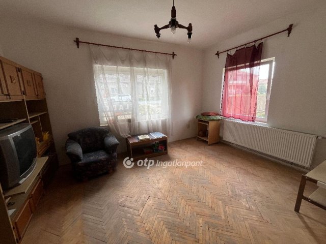 Eladó ikerház, Mélykúton 21 M Ft, 3 szobás