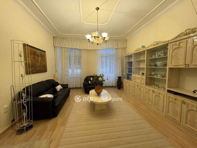 Eladó téglalakás, Pápán 52.99 M Ft, 2 szobás