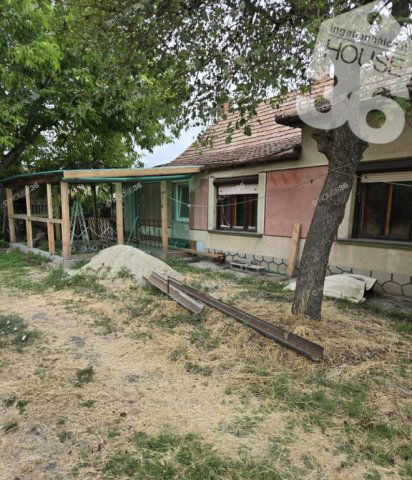 Eladó családi ház, Szabadszálláson 33.5 M Ft, 4+1 szobás