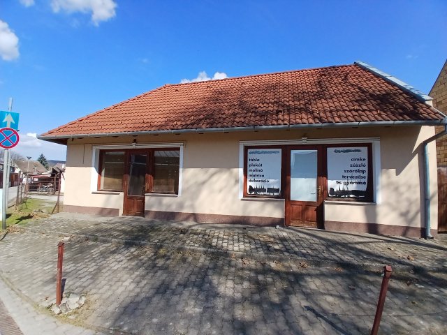 Eladó iroda, Siklóson 42 M Ft, 2 szobás / költözzbe.hu