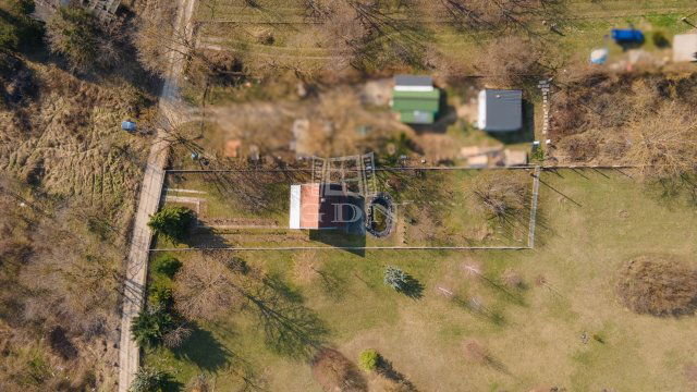 Eladó nyaraló, Vácon 25 M Ft, 2 szobás / költözzbe.hu