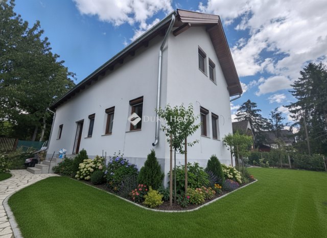 Eladó családi ház, Csömörön, Liliom utcában 153 M Ft