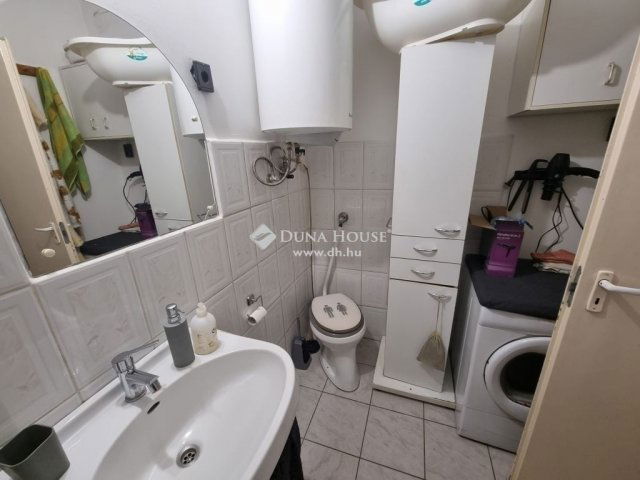 Eladó családi ház, Szigetszentmiklóson 98.9 M Ft, 5 szobás